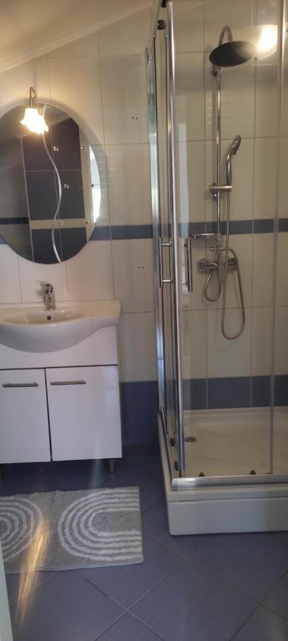 Guesthouse Villa Jurisic Новаля Екстериор снимка