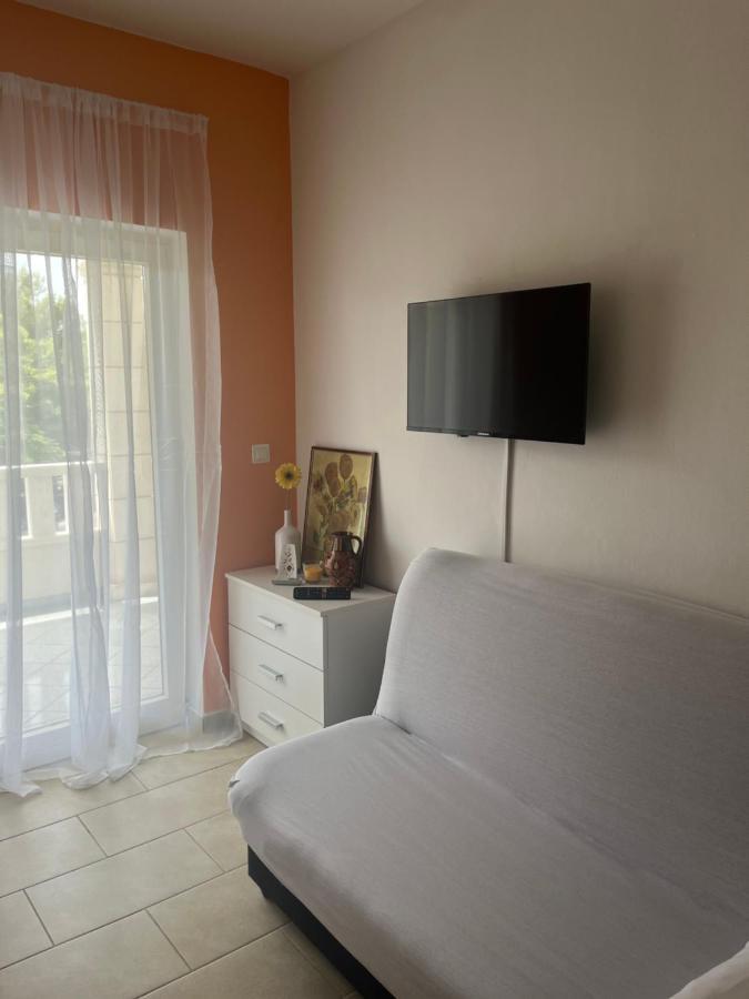 Guesthouse Villa Jurisic Новаля Екстериор снимка