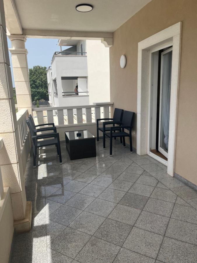 Guesthouse Villa Jurisic Новаля Екстериор снимка