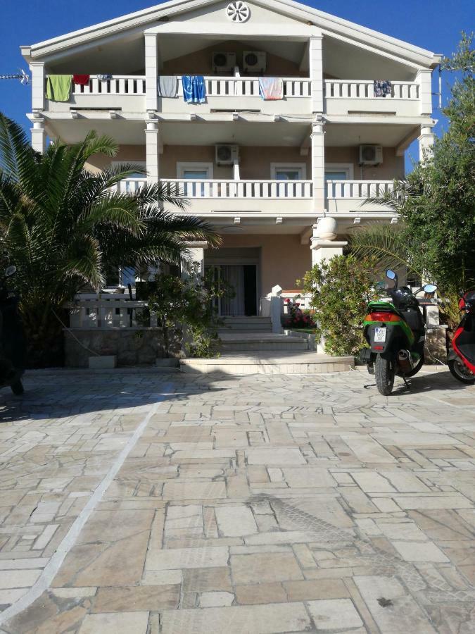 Guesthouse Villa Jurisic Новаля Екстериор снимка