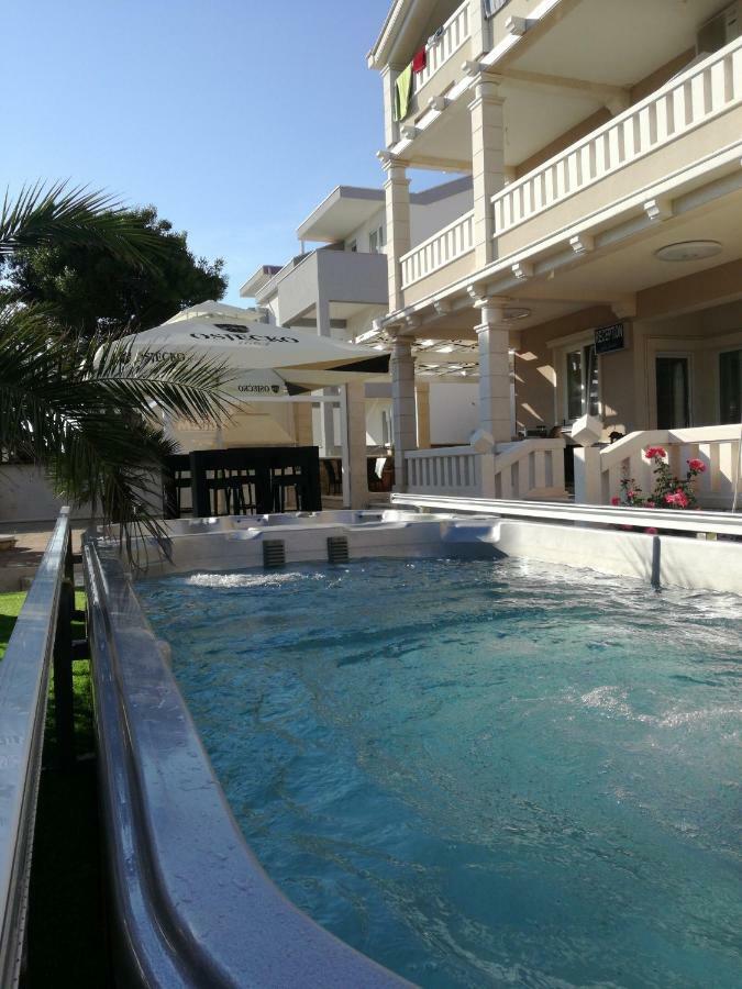 Guesthouse Villa Jurisic Новаля Екстериор снимка